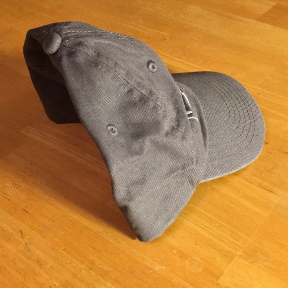 Victoria Sport gray 6 panel hat with adjustable back strap baseball style cap - Picture 4 of 10